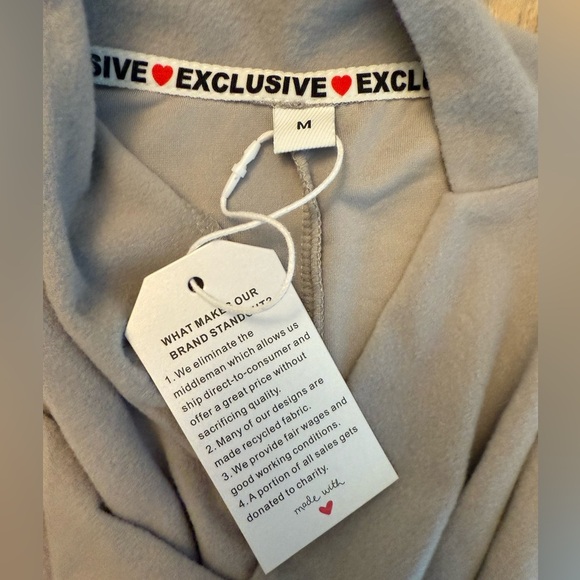 NWT Exclusive Women’s Sz M Layered Cowl Neck Long Sleeve Top - Picture 4 of 5